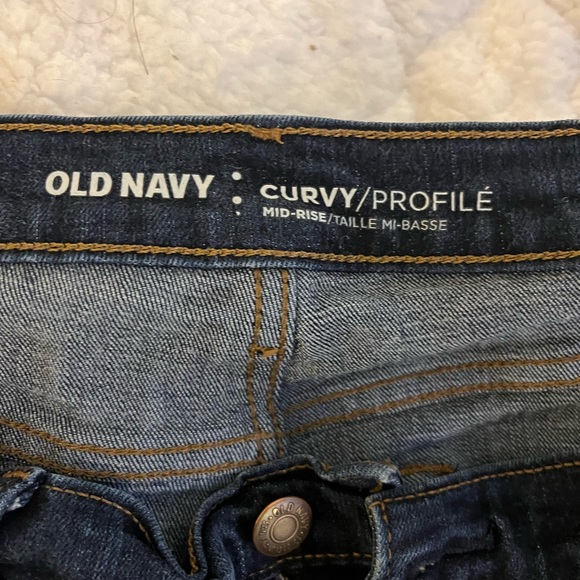 Old Navy Curvy Profile Jeans - Picture 6 of 6